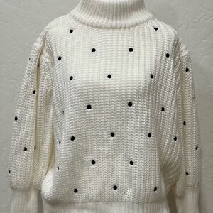 Super cute cream with Navy dots
Size L